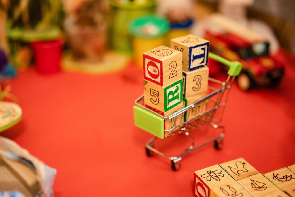 ของเล่น montessori ตัวช่วยเสริมพัฒนาการที่พ่อแม่สร้างกิจกรรมเองได้ที่บ้าน